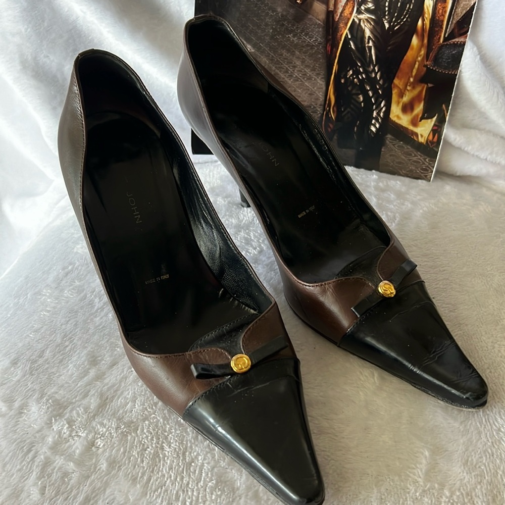 St. John Classy Genuine Leather Pumps